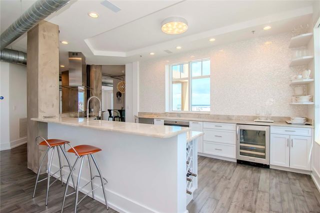 10 PAPAYA STREET 1404, Clearwater Beach, FL 33767
