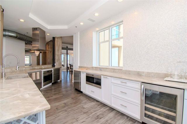 10 PAPAYA STREET 1404, Clearwater Beach, FL 33767