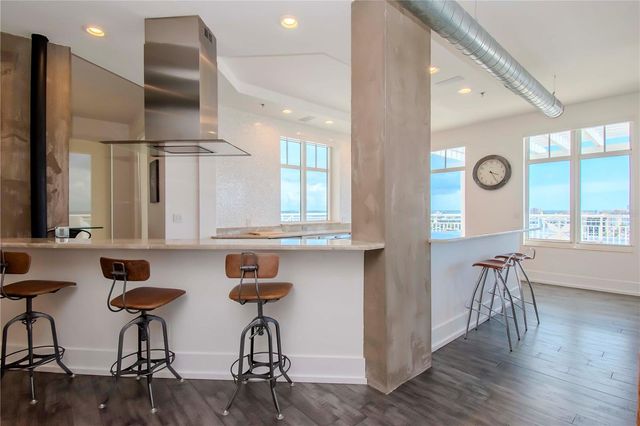 10 PAPAYA STREET 1404, Clearwater Beach, FL 33767