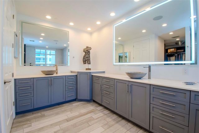 10 PAPAYA STREET 1404, Clearwater Beach, FL 33767