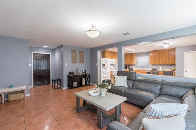 907 E Seminole Avenue, Pharr, TX 78577