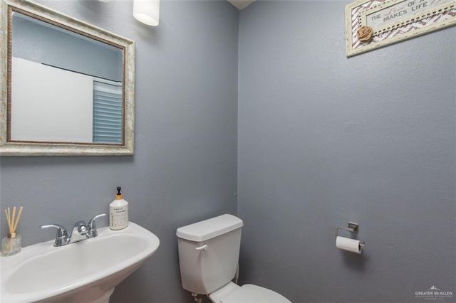 907 E Seminole Avenue, Pharr, TX 78577