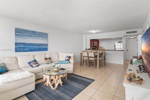 3725 S Ocean Dr 1117, Hollywood, FL 33019