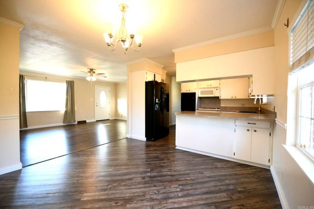 1100 Reine Street, Mena, AR 71953