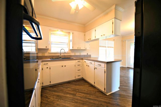 1100 Reine Street, Mena, AR 71953