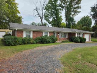 1100 Reine Street, Mena, AR 71953