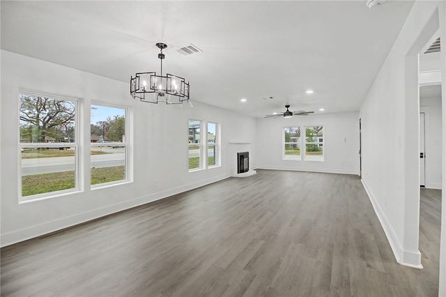 902 Post Oak Street, Hearne, TX 77859