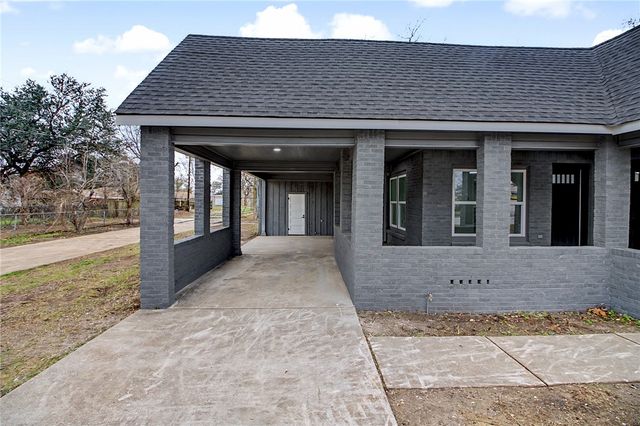 902 Post Oak Street, Hearne, TX 77859