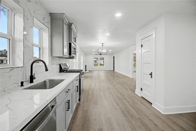 902 Post Oak Street, Hearne, TX 77859