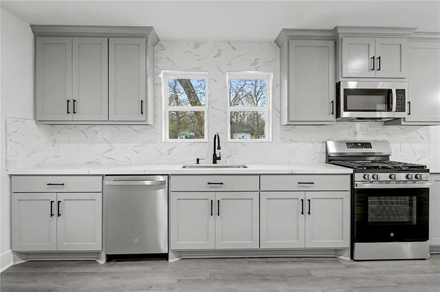 902 Post Oak Street, Hearne, TX 77859