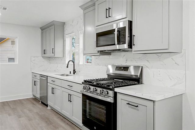 902 Post Oak Street, Hearne, TX 77859