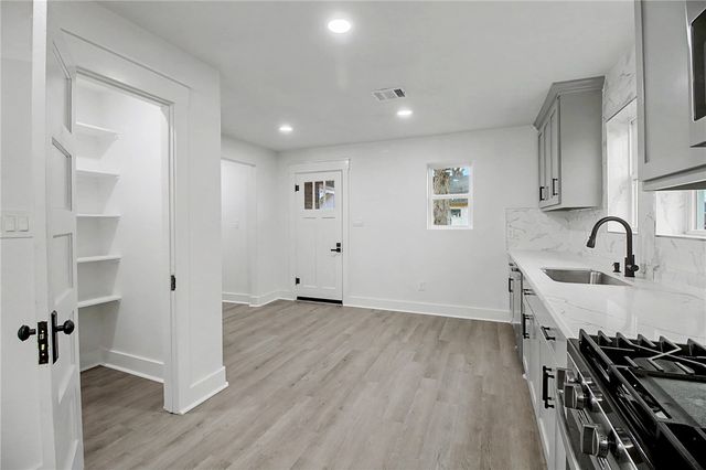 902 Post Oak Street, Hearne, TX 77859