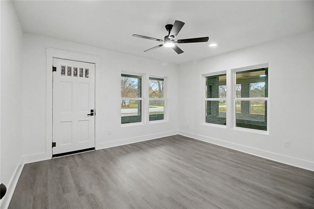 902 Post Oak Street, Hearne, TX 77859