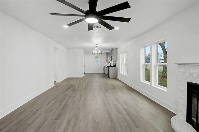 902 Post Oak Street, Hearne, TX 77859