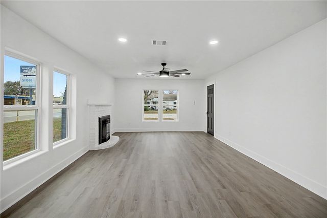 902 Post Oak Street, Hearne, TX 77859