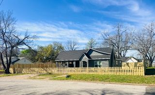 902 Post Oak Street, Hearne, TX 77859