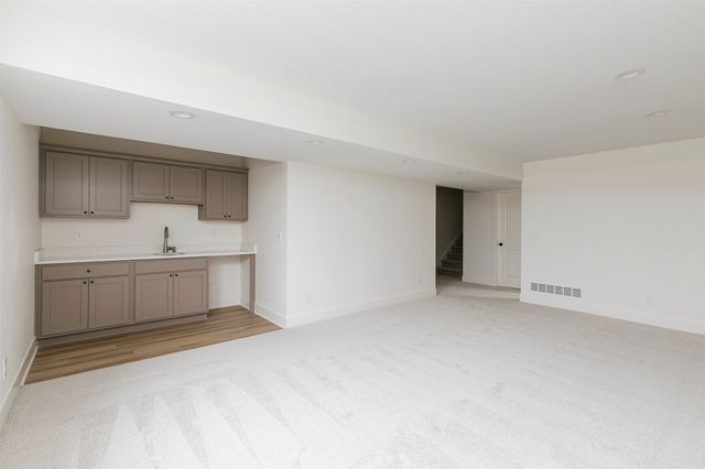 3831 NW Reinhart Drive, Ankeny, IA 50023