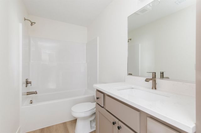 3831 NW Reinhart Drive, Ankeny, IA 50023