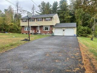 30 Woodin Road, Halfmoon, NY 12065