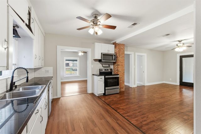 405 College Street, Cleburne, TX 76033