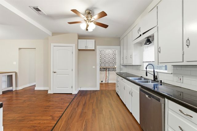 405 College Street, Cleburne, TX 76033