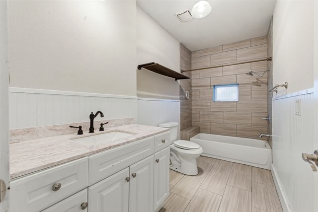 405 College Street, Cleburne, TX 76033