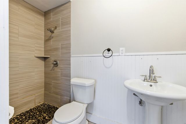 405 College Street, Cleburne, TX 76033