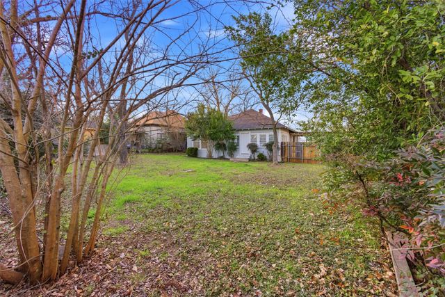 405 College Street, Cleburne, TX 76033