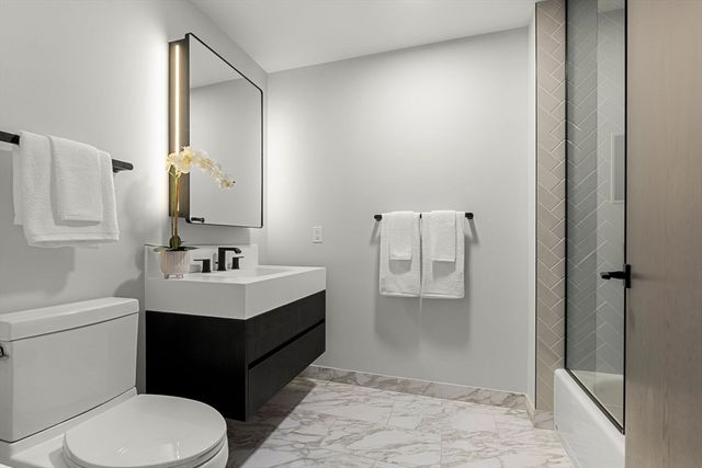 55 Lagrange St 1703, Boston, MA 02116