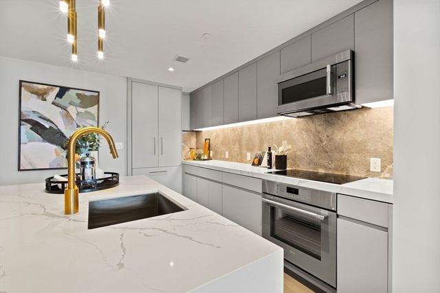 55 Lagrange St 1703, Boston, MA 02116