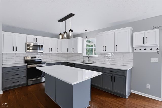 8720 New Heritage Drive, Indianapolis, IN 46239