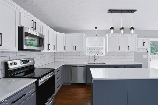 8720 New Heritage Drive, Indianapolis, IN 46239