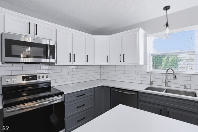 8720 New Heritage Drive, Indianapolis, IN 46239