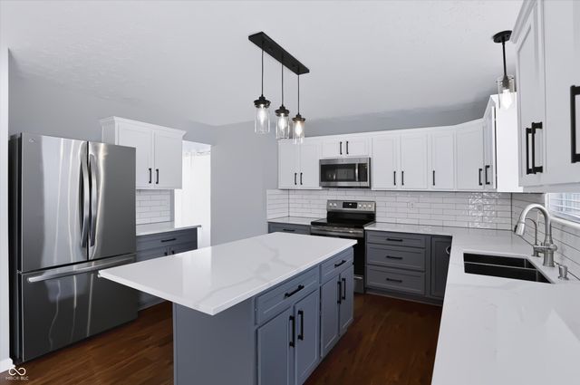 8720 New Heritage Drive, Indianapolis, IN 46239