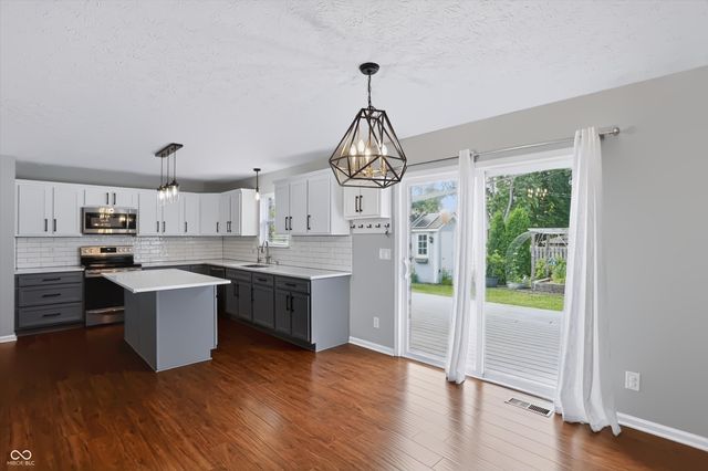 8720 New Heritage Drive, Indianapolis, IN 46239