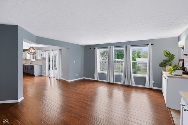 8720 New Heritage Drive, Indianapolis, IN 46239