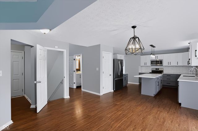 8720 New Heritage Drive, Indianapolis, IN 46239