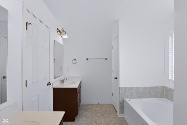 8720 New Heritage Drive, Indianapolis, IN 46239