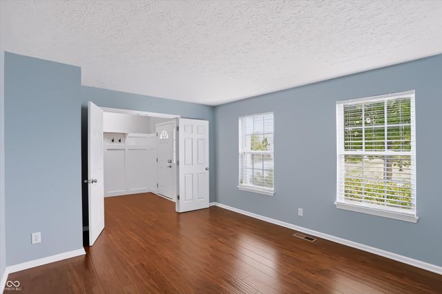 8720 New Heritage Drive, Indianapolis, IN 46239
