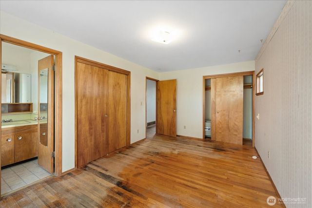 1215 S 234th Place, Des Moines, WA 98198