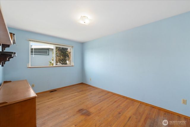 1215 S 234th Place, Des Moines, WA 98198