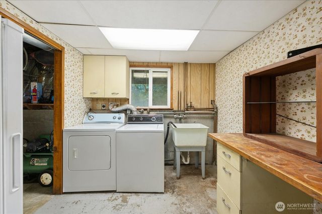 1215 S 234th Place, Des Moines, WA 98198