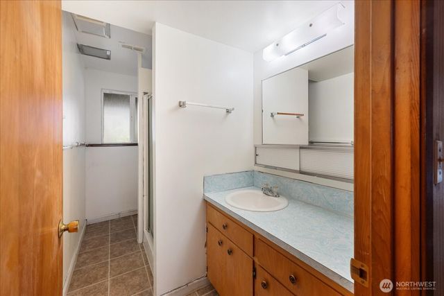 1215 S 234th Place, Des Moines, WA 98198