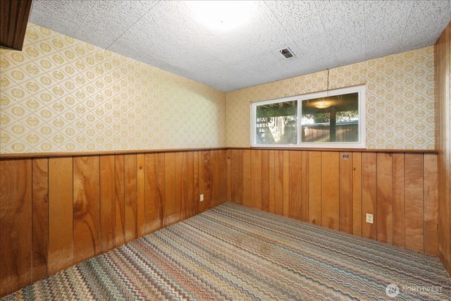 1215 S 234th Place, Des Moines, WA 98198
