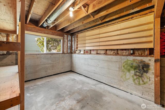 1215 S 234th Place, Des Moines, WA 98198