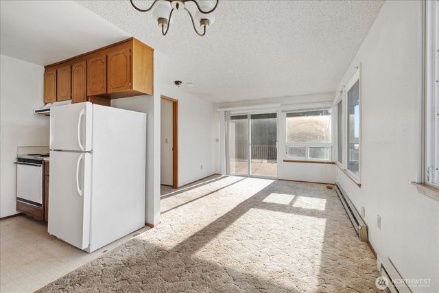 1215 S 234th Place, Des Moines, WA 98198