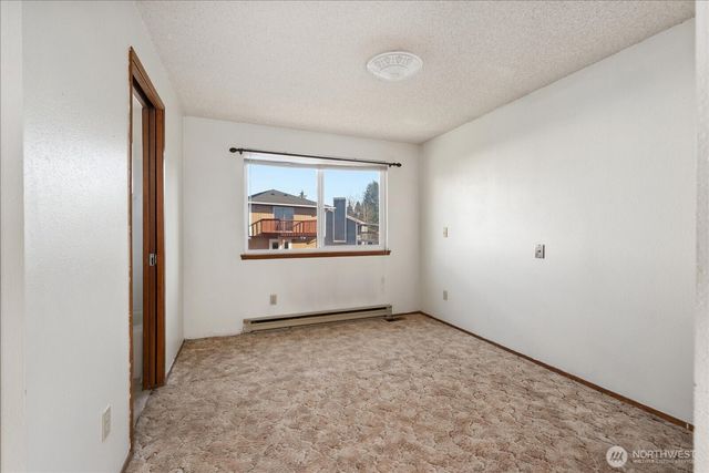 1215 S 234th Place, Des Moines, WA 98198