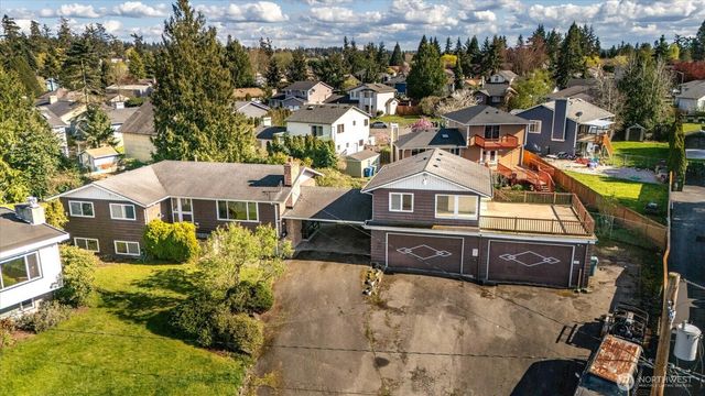 1215 S 234th Place, Des Moines, WA 98198