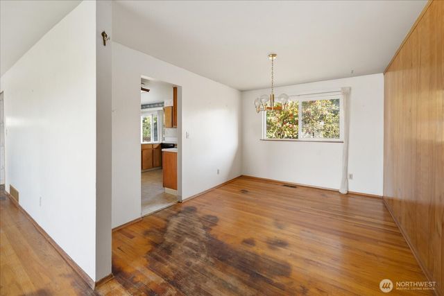 1215 S 234th Place, Des Moines, WA 98198