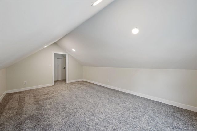 3 PARK Circle, Council Bluffs, IA 51503